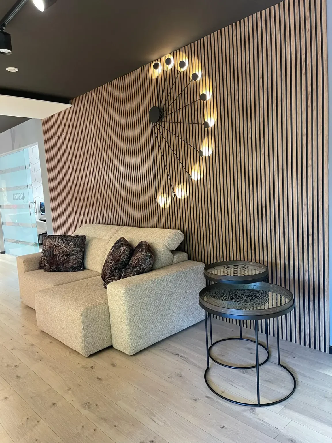 interno-showroom-arredamenti-ardegahome